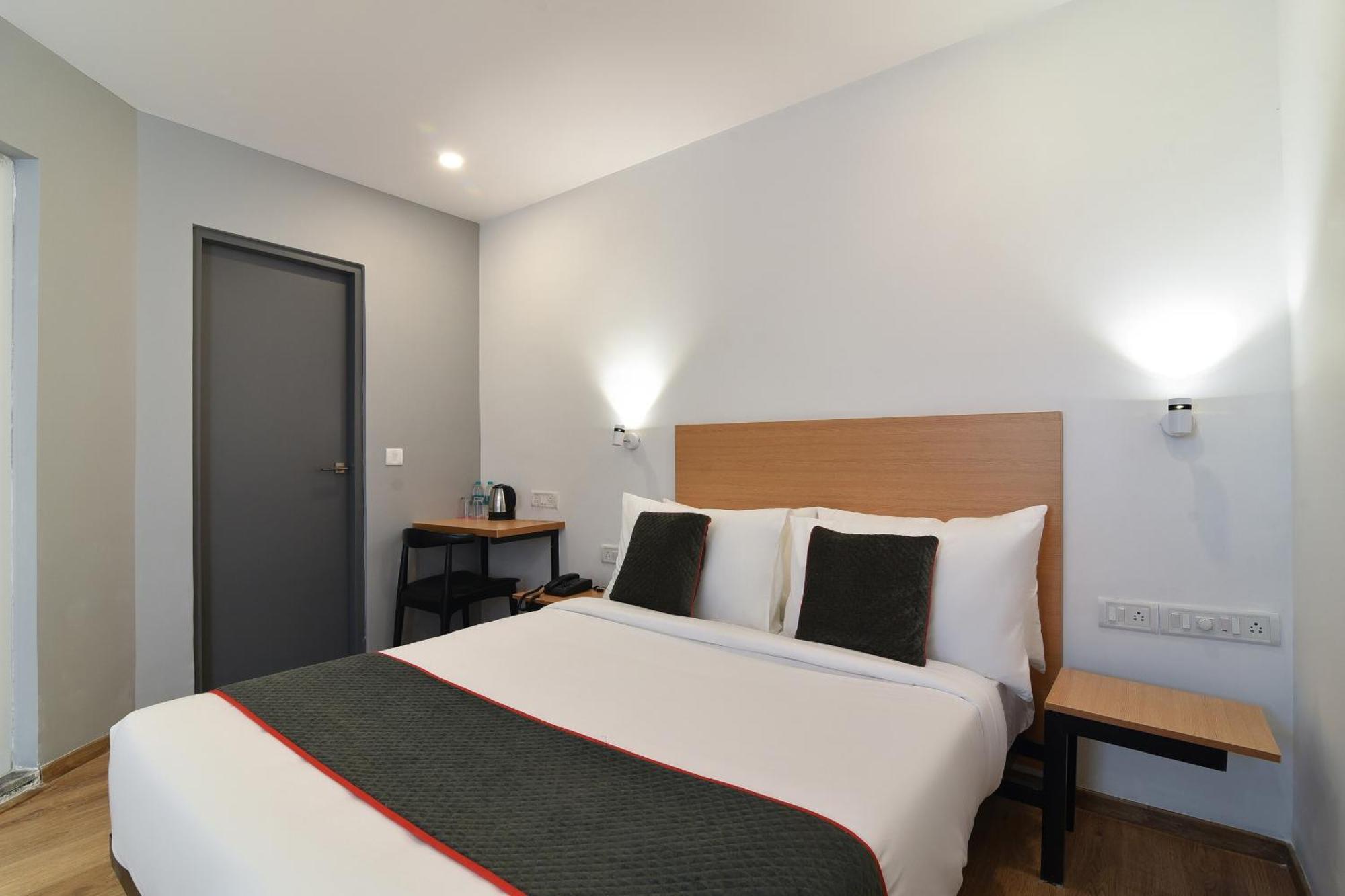 Super Townhouse Spruce Hotels Bellandur Бангалор Экстерьер фото