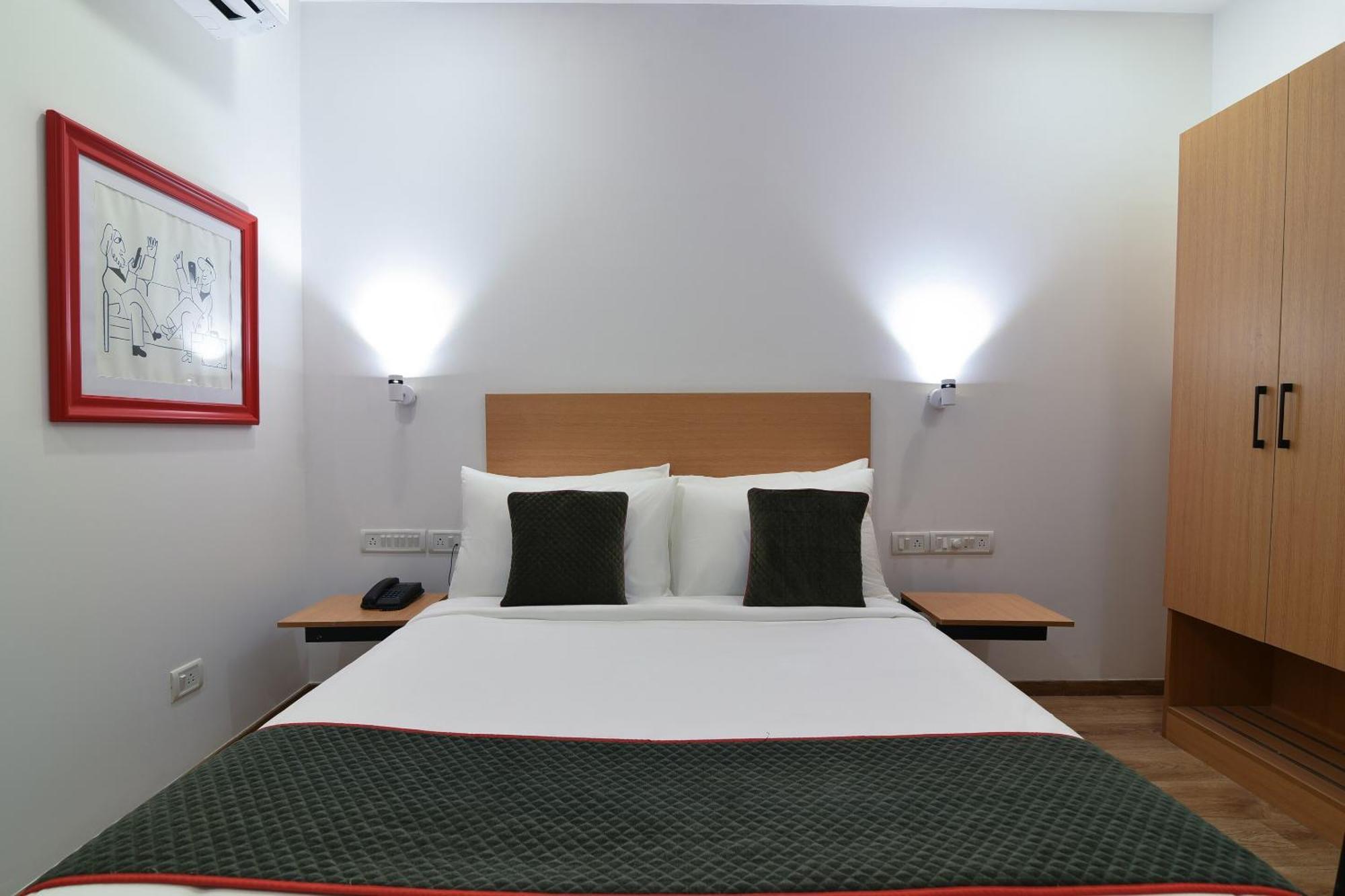 Super Townhouse Spruce Hotels Bellandur Бангалор Экстерьер фото